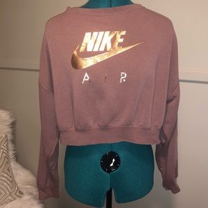 Cropped Nike sweatshirt
